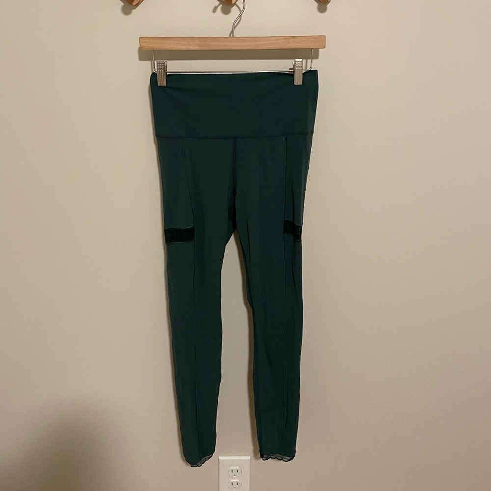 Nike Dri-Fit legging with lace detailing, Size M - Picture 1 of 2